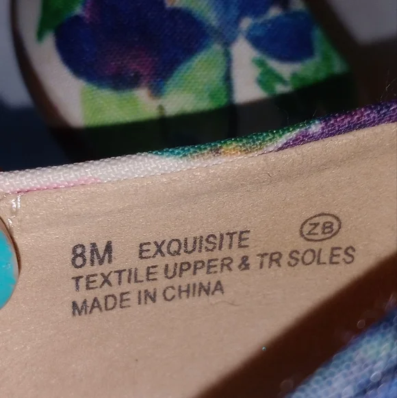 Aerosoles Floral Heels Size 8M Colorful Watercolor Print Kitten Heel Pumps - Picture 7 of 9